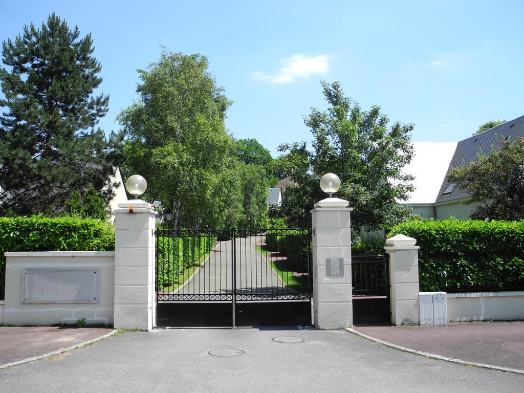 La Clémencerie Chambre d'hôtes L'Etang-la-Ville Esterno foto
